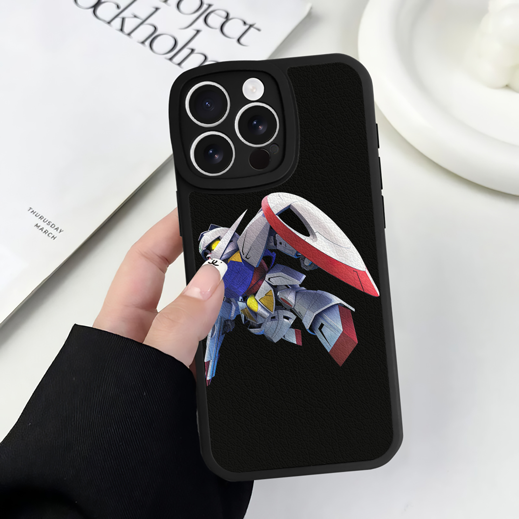 （画像用） 機動戦士ガンダム Mobile Suit Gundam 【iPhone 16シリーズ対応】シリコンスマホケース（レザー調） 材質：シリコン